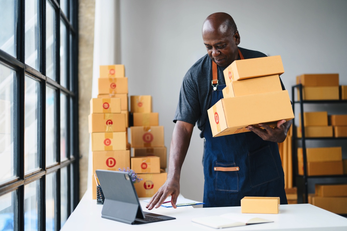 Atles Aurum está formado por un equipo de profesionales especializados en la logística.